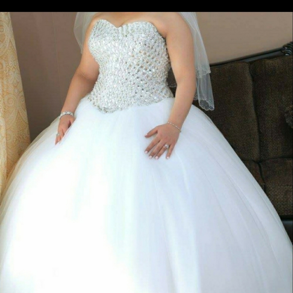 Wedding Dress 👰 vail included
